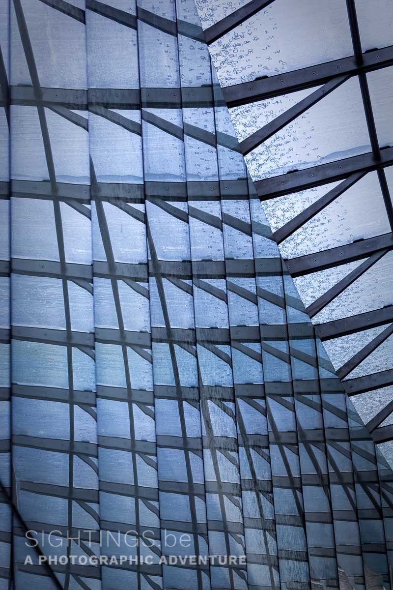 Glass construction bus stop, Leuven